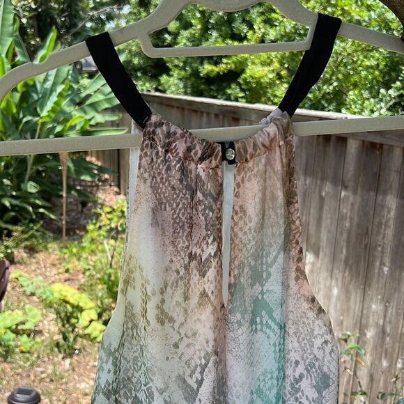 Single Los Angeles Women’s Small Colorful Printed Flowy Mini Dress for Summer! - Picture 7 of 10